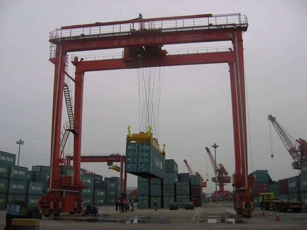 長航紅光:LJMJ4520B輪胎式集裝箱門式起重機(jī)1 LJMJ4520B