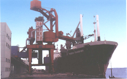 山東起重機(jī):1000t/h水泥裝船機(jī)