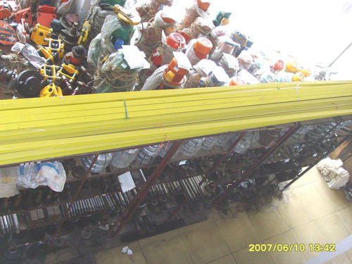 新鄉(xiāng)礦山起重機(jī)貴陽分公司:300A滑觸線