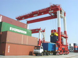 上海信達(dá)輪胎式集裝箱龍門起重機(jī)