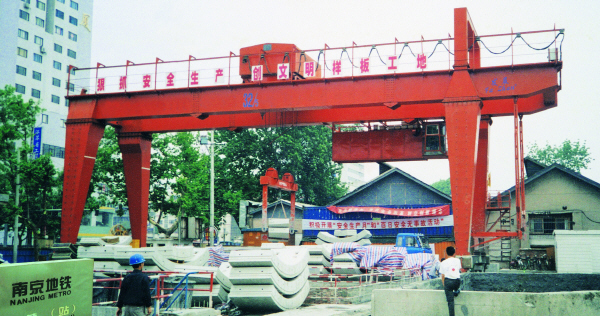 上海和平雙梁門式起重機