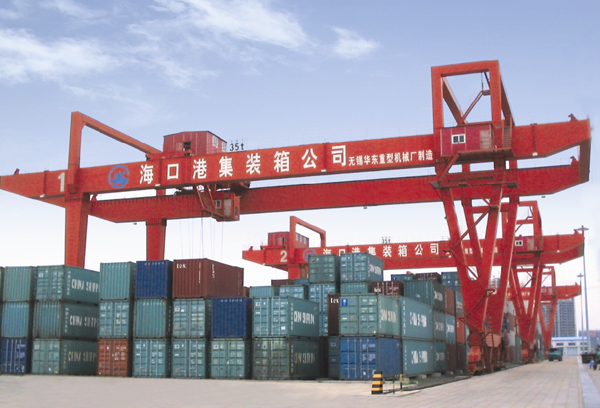 無錫華東重機(jī): 軌道式集裝箱門式起重機(jī)