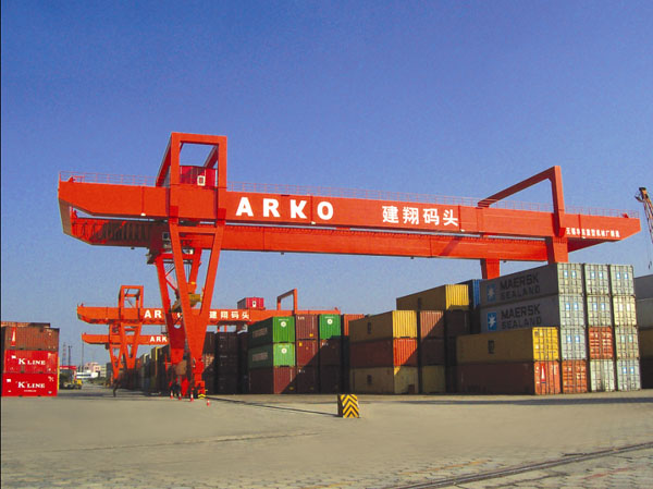 無錫華東重機: 45t/45m集裝箱RMG起重機