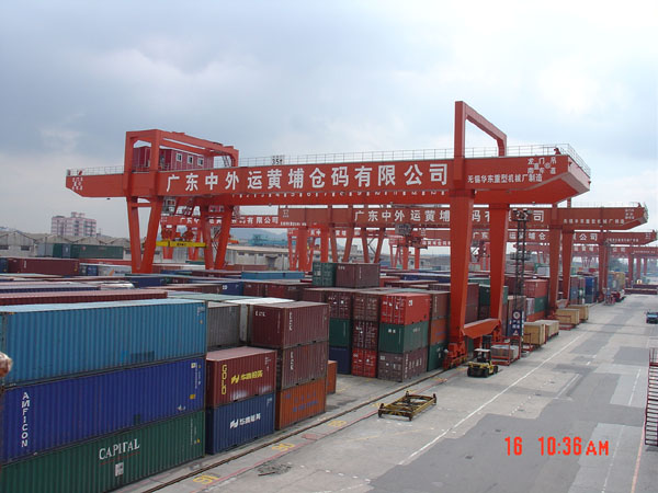 無錫華東重機(jī): 45t/40m軌道式集裝箱門式起重機(jī)