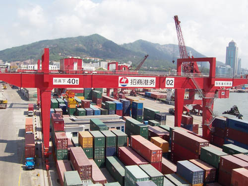 無錫華東重機: 50t/45m軌道式集裝箱門式起重機