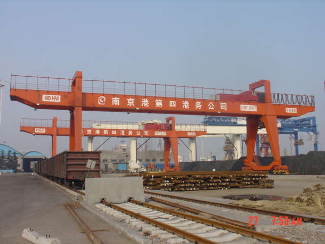 無錫華東重機:40t/25t-40mA型雙梁門式起重機