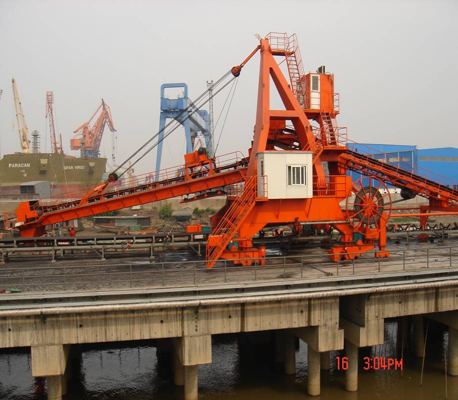 無錫華東重機: 卸船機