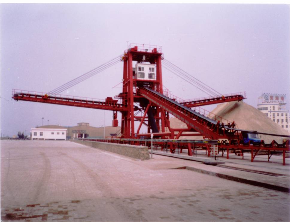 無錫華東重機:堆料機