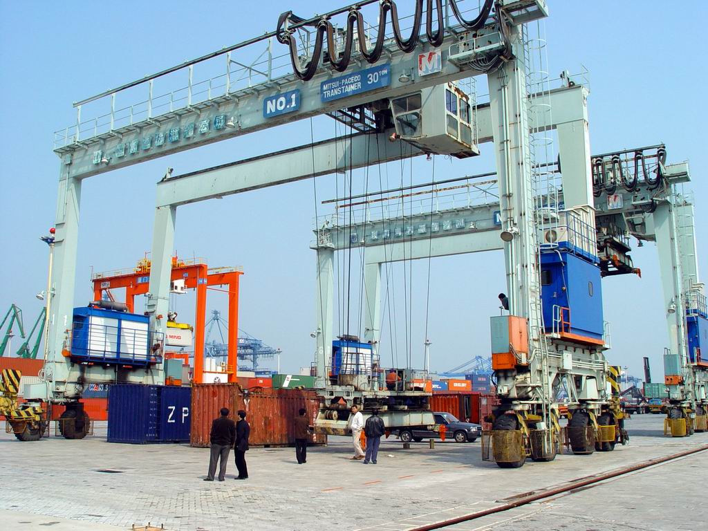 常州基騰:廈門東渡港01/04輪胎龍門吊