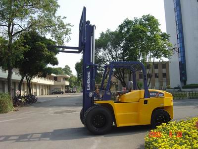 柳工7噸內(nèi)燃平衡重叉車 CPCD70