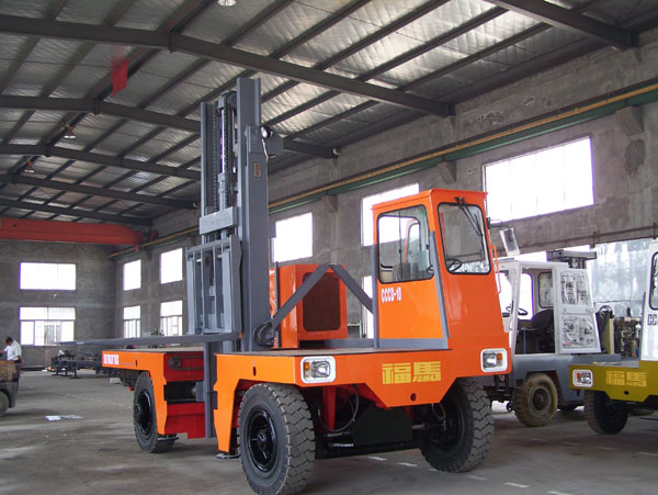 鎮(zhèn)江福馬內(nèi)燃側(cè)面叉車 CCCD-10