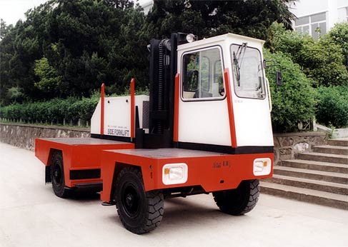 鎮(zhèn)江福馬10噸側(cè)面叉車 CCCD-10