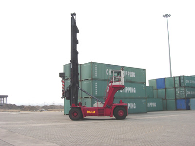 秦皇島通聯(lián)集裝箱堆高機