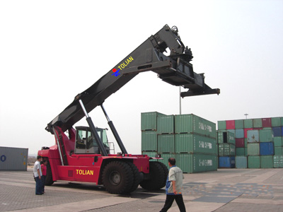 秦皇島通聯(lián)集裝箱正面吊