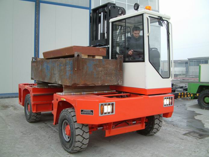 范特仕上海辦側(cè)面叉車