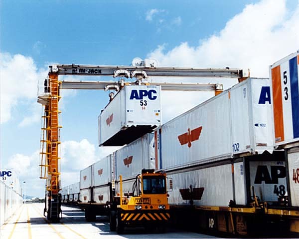 美國米杰克叉車(Mi-Jack)80000磅自行式龍門吊 MJ 750R