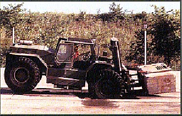 加拿大升王叉車(LIFTKING)5.454噸軍用平衡重叉車 LKI2000