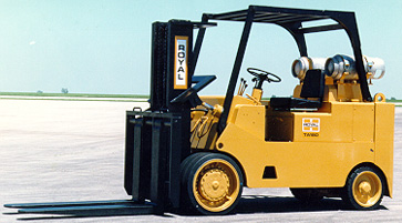美國王室(Royal)15,000 lb內(nèi)燃液化氣叉車