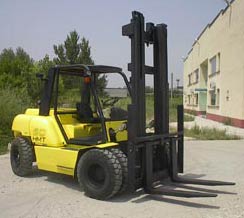 保加利亞黑爾庫(HERCU)8噸內(nèi)燃柴油平衡重叉車