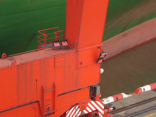 上海海通:橋吊下激光掃描儀對(duì)多通道集裝箱卡車(chē)對(duì)位系統(tǒng)