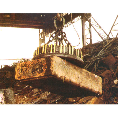 河南廣興:吊運板坯 大鋼錠用圓形起重電磁鐵