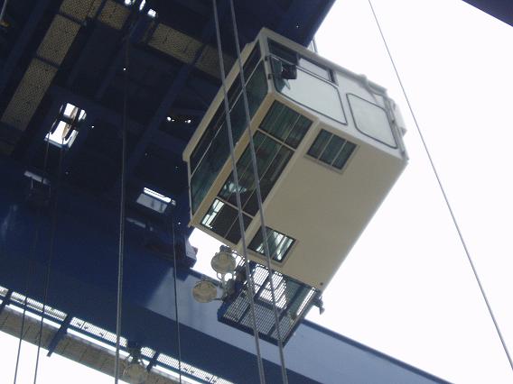 港機(jī)司機(jī)室