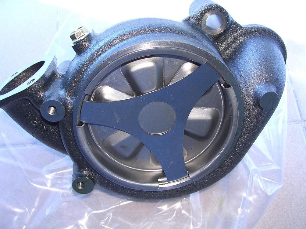 VOLVO TWD731水泵 20575653（3183909）（KALMAR 923349.0765）