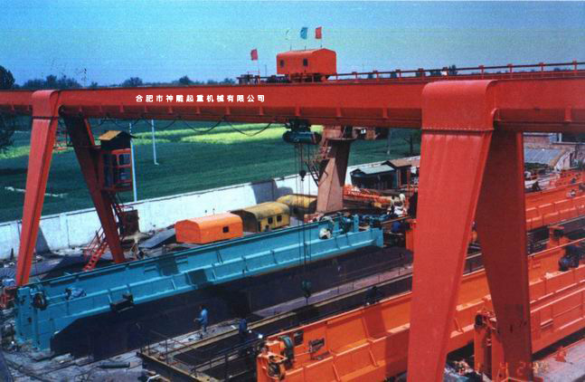 A型50/20+25/25吊鉤又主梁造船用門式起重機(jī) A型50/20+25/25吊鉤又主梁造船用門式起重機(jī)