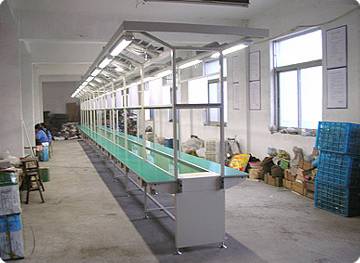 電鈑煲裝配流水線，家用電器裝配流水線由湖州恒遠(yuǎn)輸送機(jī)械設(shè)備廠設(shè)計制造。 HY-2