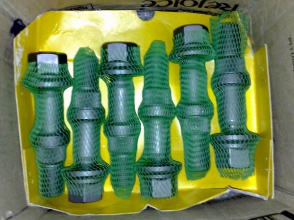 堆高機(jī)+正面吊用輪胎螺栓+螺母