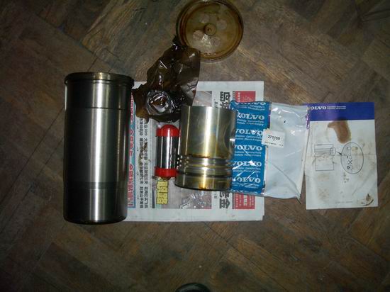 VOLVO發(fā)動(dòng)機(jī)四配套：876183 876183