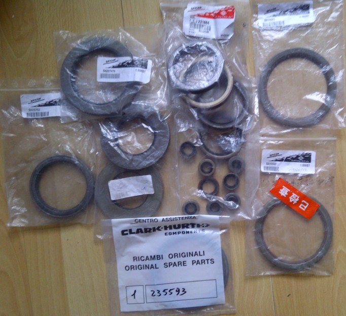 供應(yīng)：Dana- Clark變速箱變矩器用油封