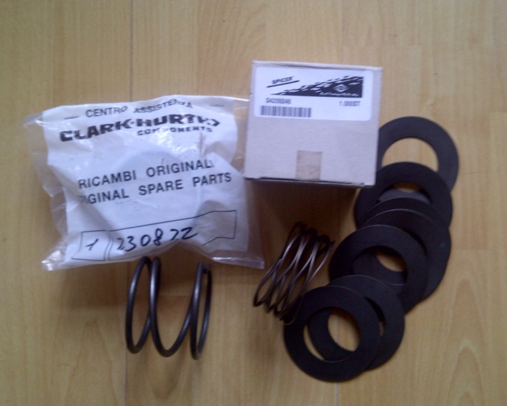 供應(yīng)：Dana- Clark變速箱用檔位用回位彈簧