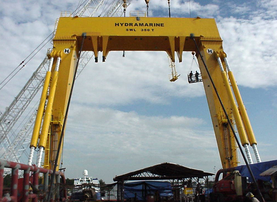 供應(yīng)港口機(jī)械液壓油缸 CM215