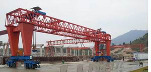 輪胎式起重機(jī)   盛華集團(tuán)