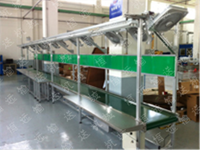 電鈑煲裝配流水線，家用電器裝配流水線由湖州恒遠(yuǎn)輸送機(jī)械設(shè)備廠設(shè)計制造。 HY-2