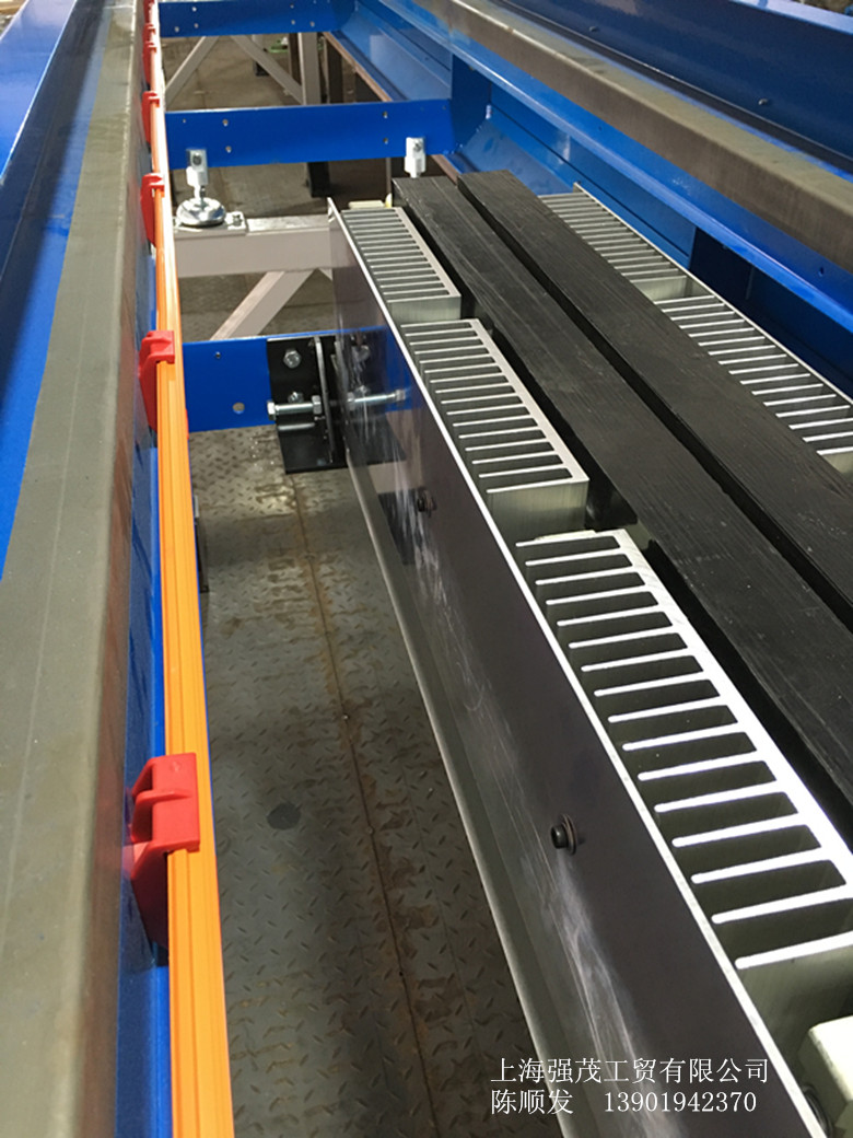 快遞包裹自動(dòng)稱重及分揀系統(tǒng) DH5605_港機(jī)網(wǎng) 快遞包裹自動(dòng)稱重及分揀系統(tǒng) DH5605_港機(jī)網(wǎng)